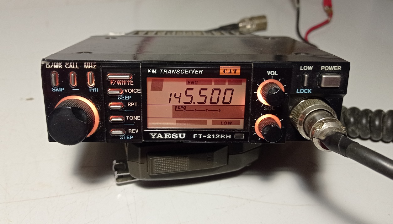 YAESU FT-212RH 100W 2m FM TRANSCEIVER Solid State Radio Amateur HAM 12V FT  212RH